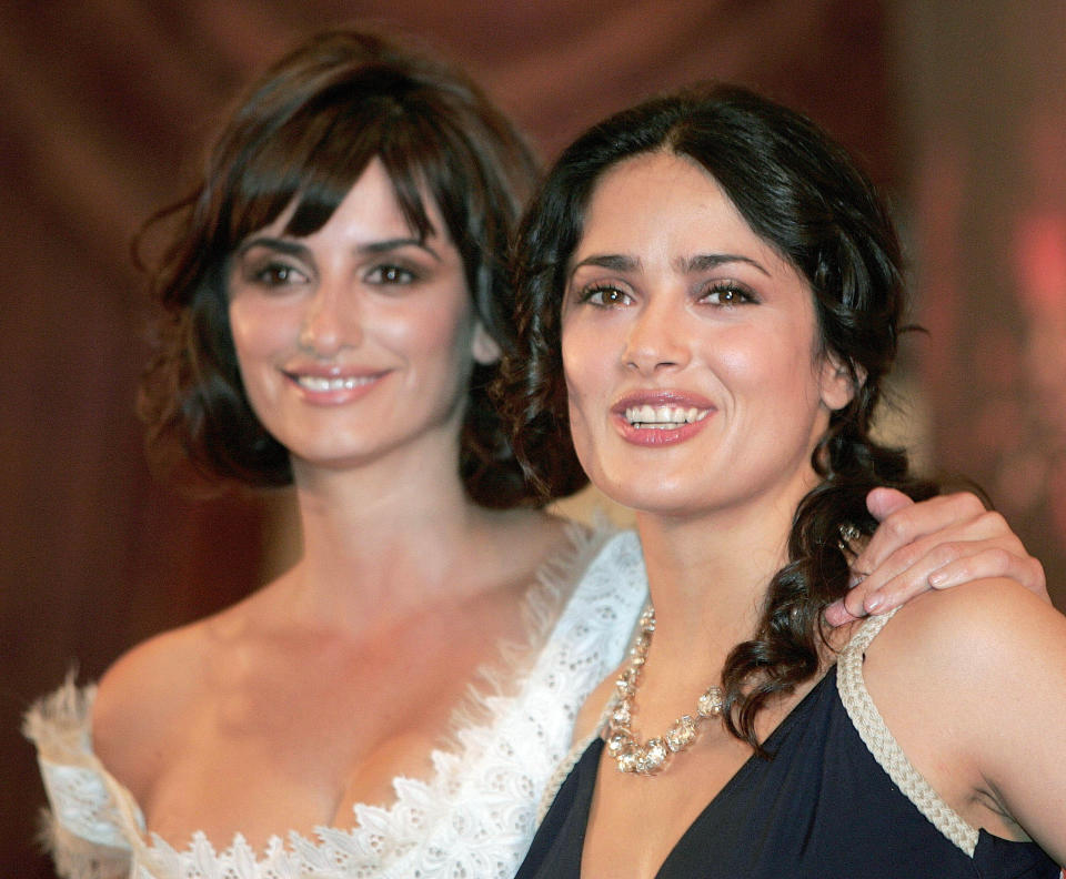 Pen&#xe9;lope Cruz (left, in 2006) was angry with Salma Hayek for not confiding in her sooner about her experience with Harvey Weinstein. (Photo: REUTERS/Henry Romero)