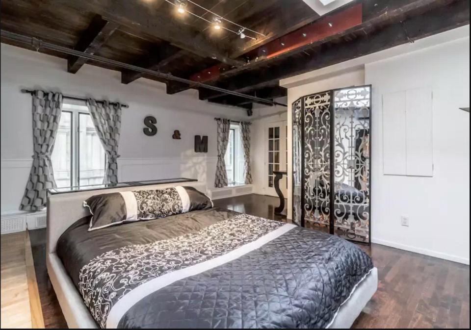 <p>The property has two bedrooms but there is enough furniture and space to sleep 10. (Airbnb) </p>