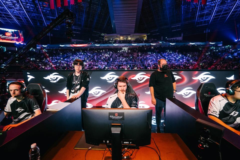 The International 2022 had the players play in an open-air setup with noise mitigation largely done through soundproof headphones. (Photo: Valve Software)