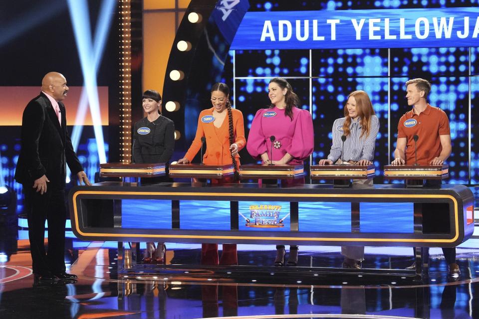 CELEBRITY FAMILY FEUD