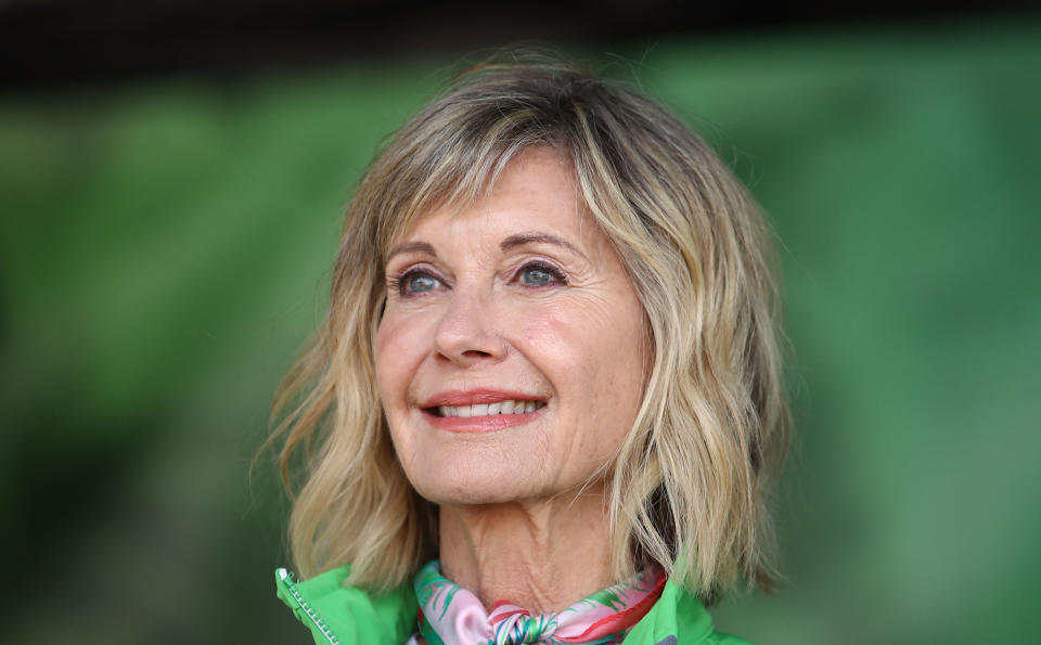 ÂMELBOURNE, AUSTRALIA – 16 กันยายน 2018: Olivia Newton-John ระหว่างงาน Wellness Walk and Research Runon ประจำปีในวันที่ 16 กันยายน 2018 ที่เมืองเมลเบิร์น ประเทศออสเตรเลีย  งานประจำปีนี้จัดขึ้นเป็นปีที่หกแล้ว โดยได้ระดมทุนที่สำคัญเพื่อสนับสนุนโครงการวิจัยและการดูแลสุขภาพโรคมะเร็งที่ศูนย์สุขภาพและการวิจัยโรคมะเร็ง Olivia Newton-John ในรัฐวิกตอเรีย  (ภาพโดย Scott Barbour / Getty Images)