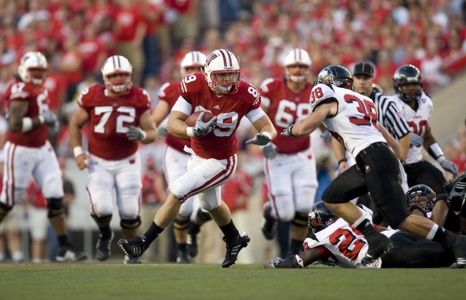 Sep 05, 2009; Madison, WI, USA; Wisconsin Badgers tight end Garrett Graham (89) rushes with the football after catching a pass during the second quarter against the Northern Illinois Huskies at Camp Randall Stadium. Wisconsin defeated Northern Illinois 28-20. Mandatory Credit: Jeff Hanisch-USA TODAY Sports