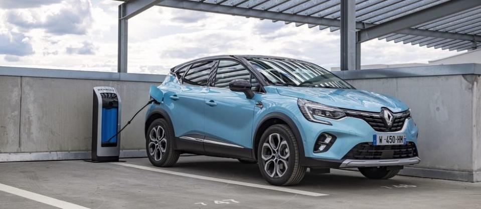 Les ventes de voitures hybrides comme le Renault Captur E-Tech (ici en version rechargeable) ont dépassé celles des diesel pour la première fois au mois de mai 2021.
