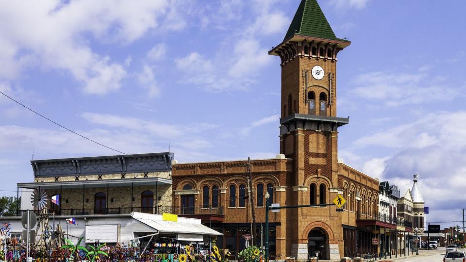 historic downtown grapevine texas with its collection of unique hops and its amazing convention center and visitor's bureau