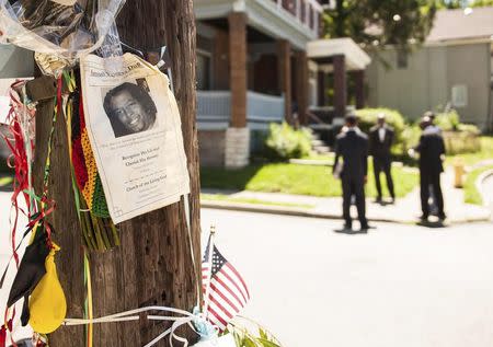 An impromptu memorial for Samuel Dubose is posted near the crime scene in Cincinnati, Ohio July 30, 2015. REUTERS/William Philpott