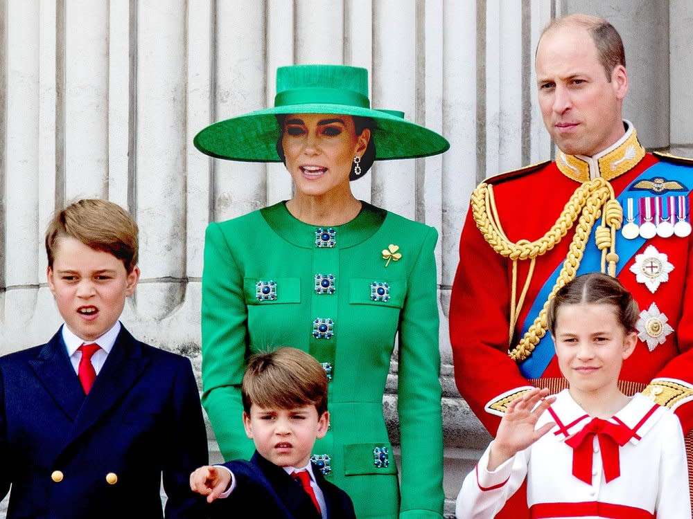 Prinz William und Prinzessin Kate mit ihren Kindern Prinz George (l.), Prinz Louis und Prinzessin Charlotte. (Bild: imago/PPE)