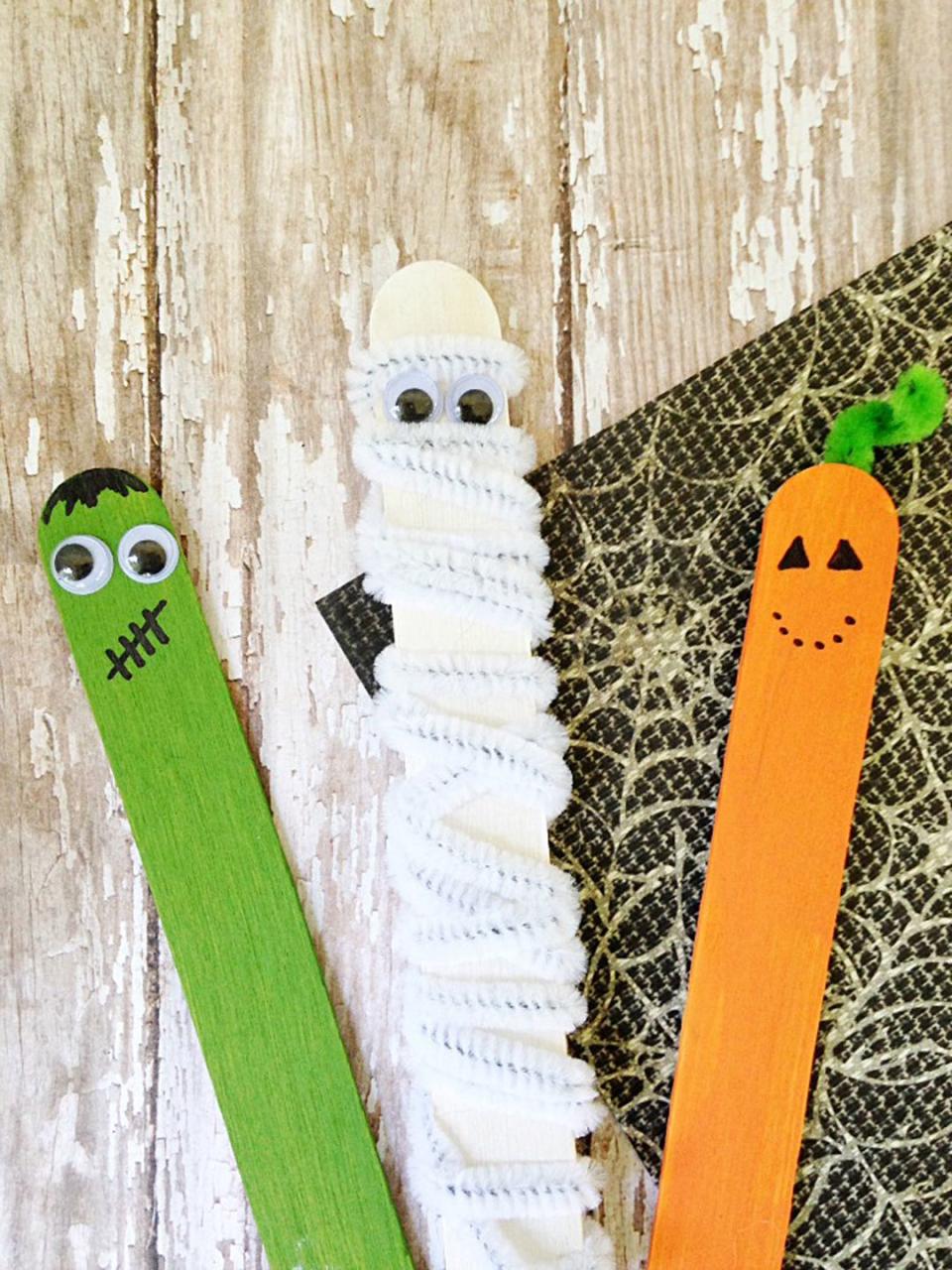 21) Halloween Stick Puppets