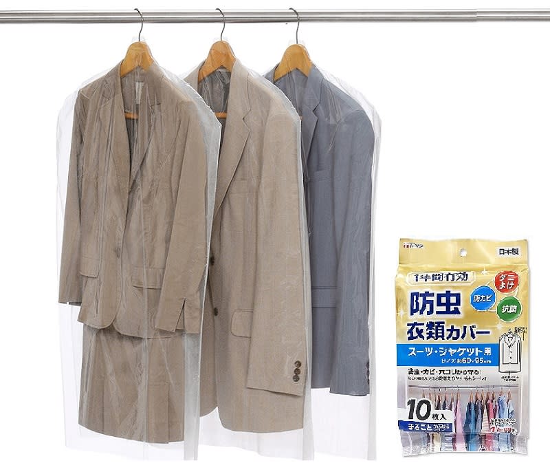 ▲外套用具防蟲功能的防塵套保護，可避免遭受衣蟲咬破。（圖片來源：Yahoo購物中心）