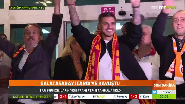 Unos 30.000 hinchas recibieron a Mauro Icardi y a Wanda Nara en Estambul