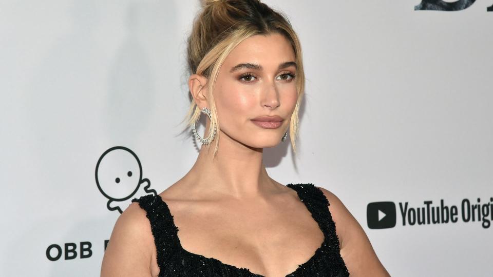 Hailey Baldwin wore Alo Yoga during a recent gym visit. (Image via Getty Images)