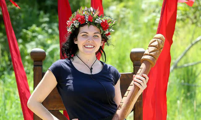 scarlett moffatt poses with crown after winning im a celebrity