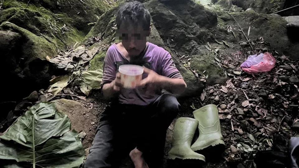 Taiwanese hiker trapped in ravine for 10 days alerts rescuers uses water pipe
