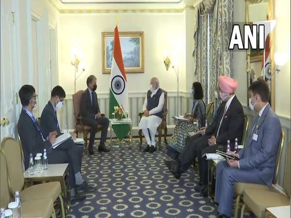 PM Narendra Modi holding meeting with First Solar CEO in Washington.