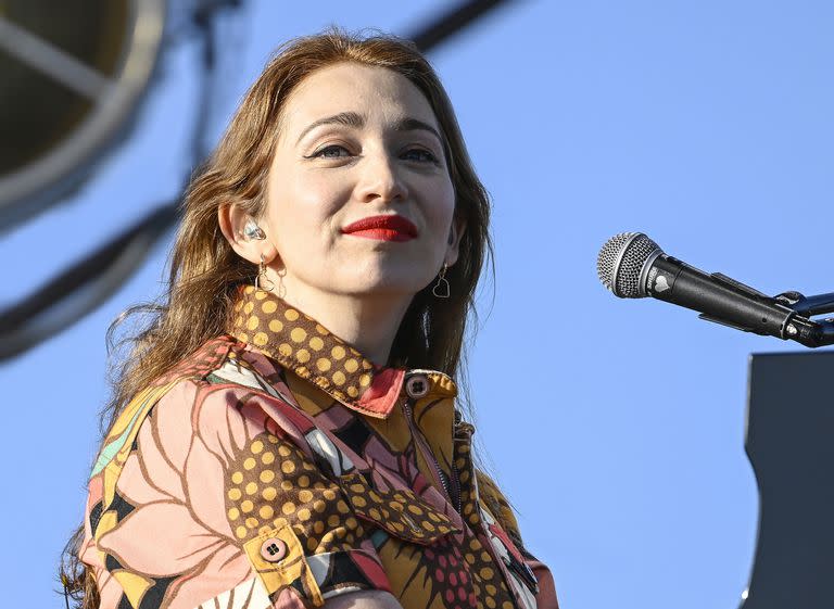 Regina Spektor acaba de lanzar un celebrado disco, Home, Before And After