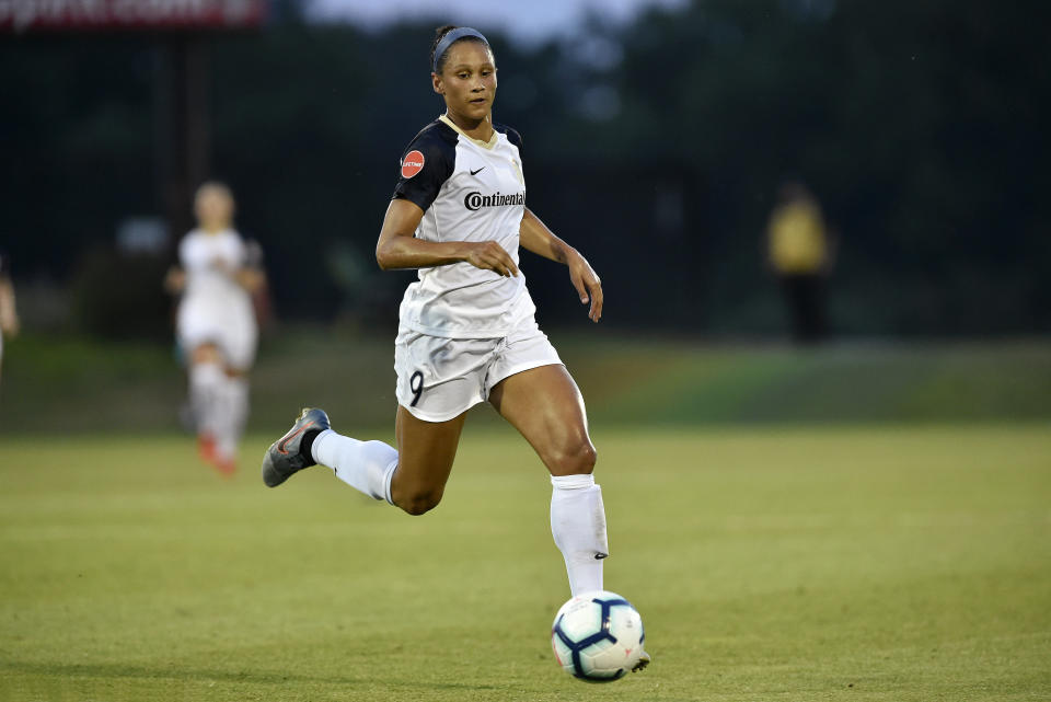 BOYDS, MD - JUNE 29: North Carolina Courage forward Lynn Williams (9) brings the ball toward the goal during the National Womens Soccer League (NWSL) game between the North Carolina Courage and Washington Spirit June 29, 2019 at Maureen Hendricks Field at Maryland SoccerPlex in Boyds, MD. (Photo by Randy Litzinger/Icon Sportswire via Getty Images)