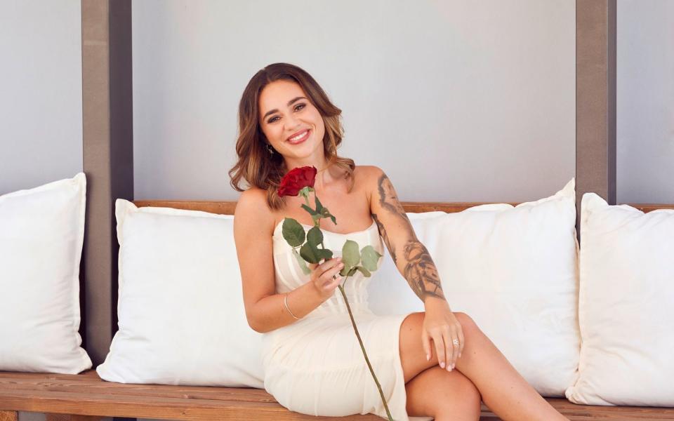 2020 versuchte Melissa Damilia ihr Glück als "Bachelorette". Sie war bereits vorher bekannt: 2019 nahm sie an der Dating-Show "Love Island" teil, später stellte sie sich dem "Kampf der Realitystars". Damilia ist Make-up-Artistin und Drogistin und lebt in Stuttgart. Bei ihr läuft es bisher gut in Sachen "Bachelorette"-Liebe ... (Bild: TVNOW / Arya Shirazi)