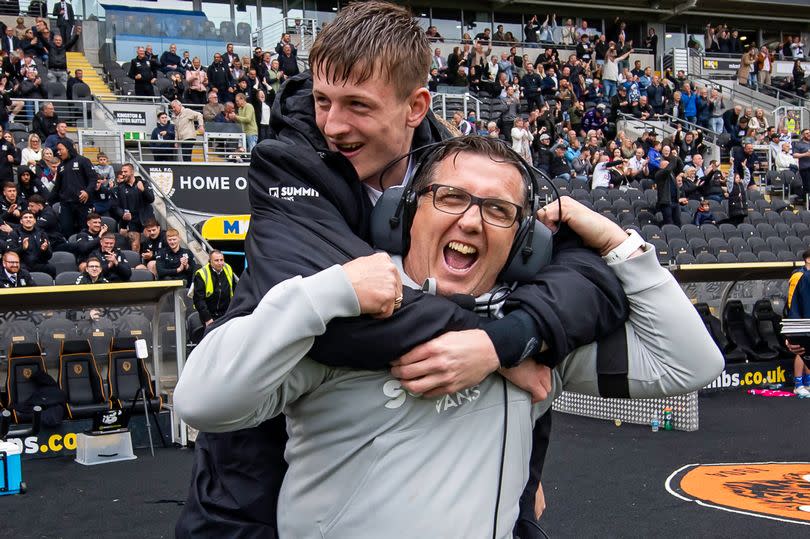 Davy Litten with Hull FC Head of Performance Jason Davidson.