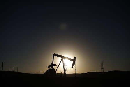 A pump jack is seen at sunrise near Bakersfield, California October 14, 2014. REUTERS/Lucy Nicholson