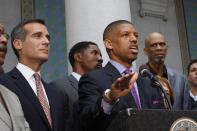 Sacramento Mayor Kevin Johnson, working on behalf of the National Basketball Players Association, speaks as Los Angeles Mayor Eric Garcetti (L) and retired basketball star Kareem Abdul-Jabbar (R) look on at a news conference outside City Hall, after National Basketball Association Commissioner Adam Silver made an announcement regarding Los Angeles Clippers owner Donald Sterling, in Los Angeles, California, April 29, 2014. The National Basketball Association on Tuesday banned Los Angeles Clippers owner Donald Sterling from the game for life for racist comments that outraged players, fans and the U.S. President. REUTERS/David McNew (UNITED STATES - Tags: SPORT POLITICS)