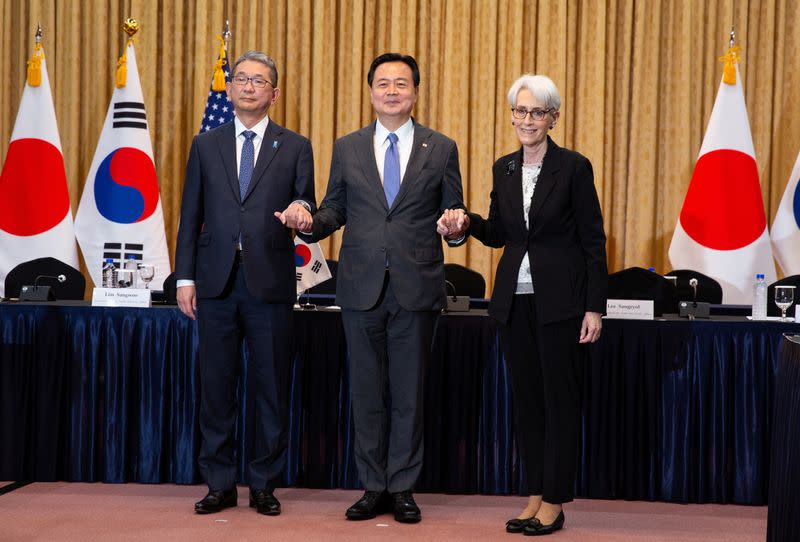 Japan's Vice Minister for Foreign Affairs Takeo Mori, South Korea's First Vice Foreign Minister Cho Hyun-dong and U.S Deputy Secretary of State Wendy Sherman pose for a photo at the Foreign Ministry in Seoul