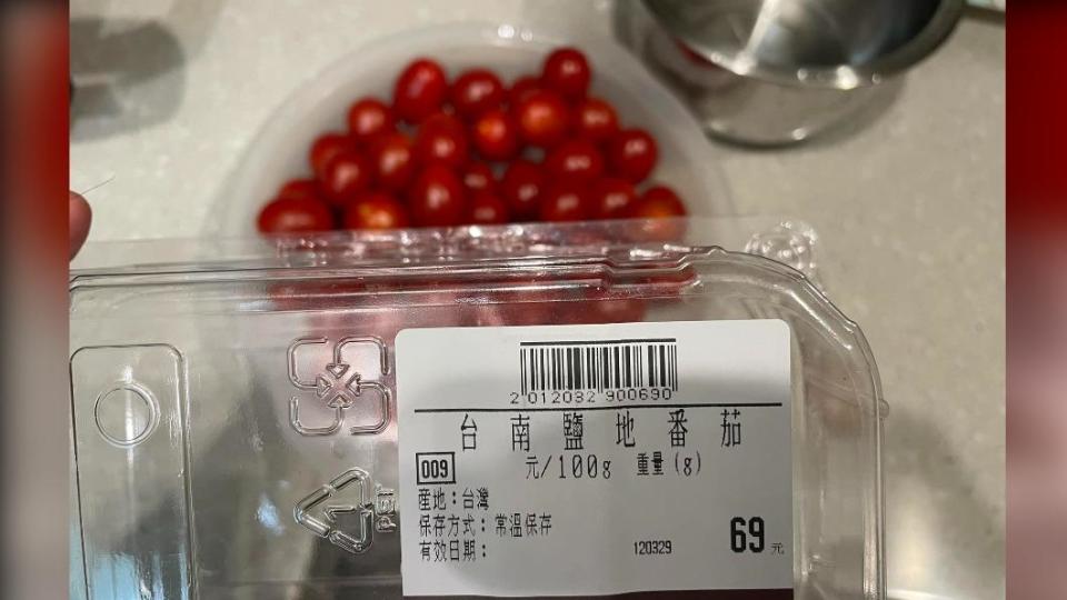 網友買了一整盒番茄，吃完發現口味不合。（圖／翻攝自臉書我愛全聯-好物老實說）