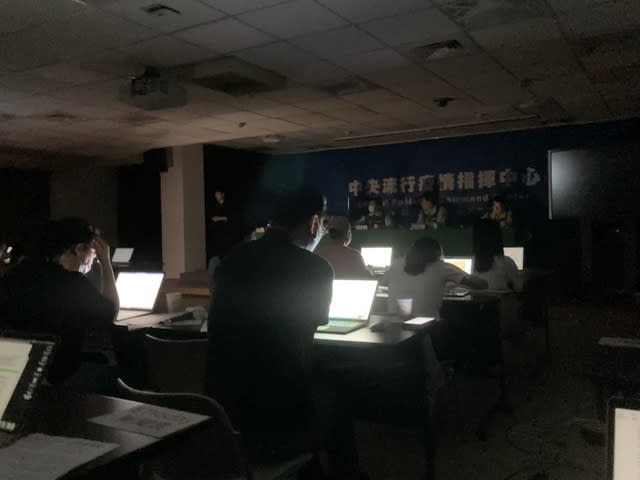 下午的興達電廠大跳電，讓全台200多萬戶供電受到影響，包括指揮中心記者會。（Photo by 林志怡／台灣醒報）