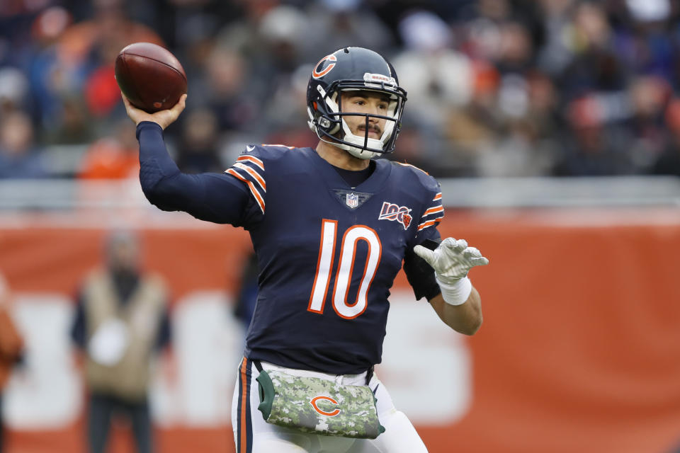 Mitchell Trubisky, quarterback de los Bears de Chicago, lanza un pase en el encuentro ante los Lions de Detroit, el domingo 10 de noviembre de 2019 (AP Foto/Charlie Neibergall)