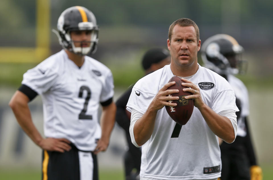 Having run the emotional gamut of seeing his presumed predecessor drafted, Ben Roethlisberger has decided to play it cool with Mason Rudolph. (AP)