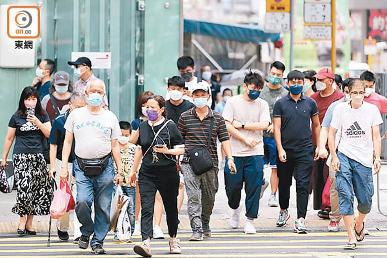 港府預告，疫情升溫下有可能再收緊防疫措施。（胡家豪攝）