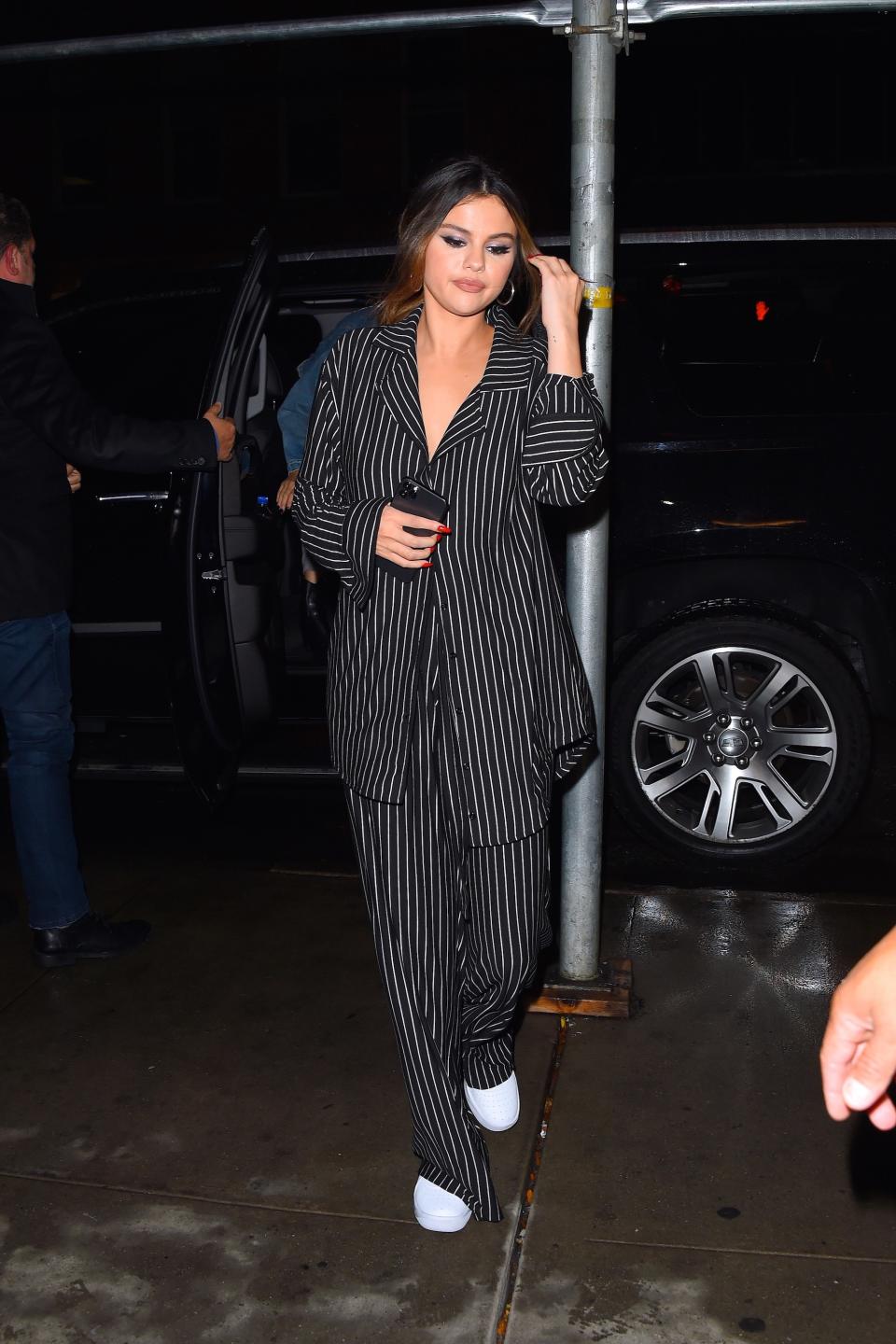 <h1 class="title">Selena Gomez Suit</h1><cite class="credit">Robert Kamau/Getty Images</cite>