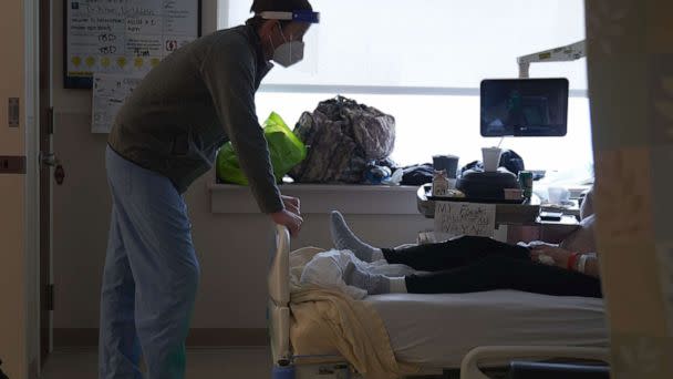 PHOTO: A doctor speaks with an unvaccinated Covid-19 patient on the Intensive Care Unit floor at Hartford Hospital in Hartford, Conn., Feb. 1, 2022. (Bloomberg via Getty Images, FILE)