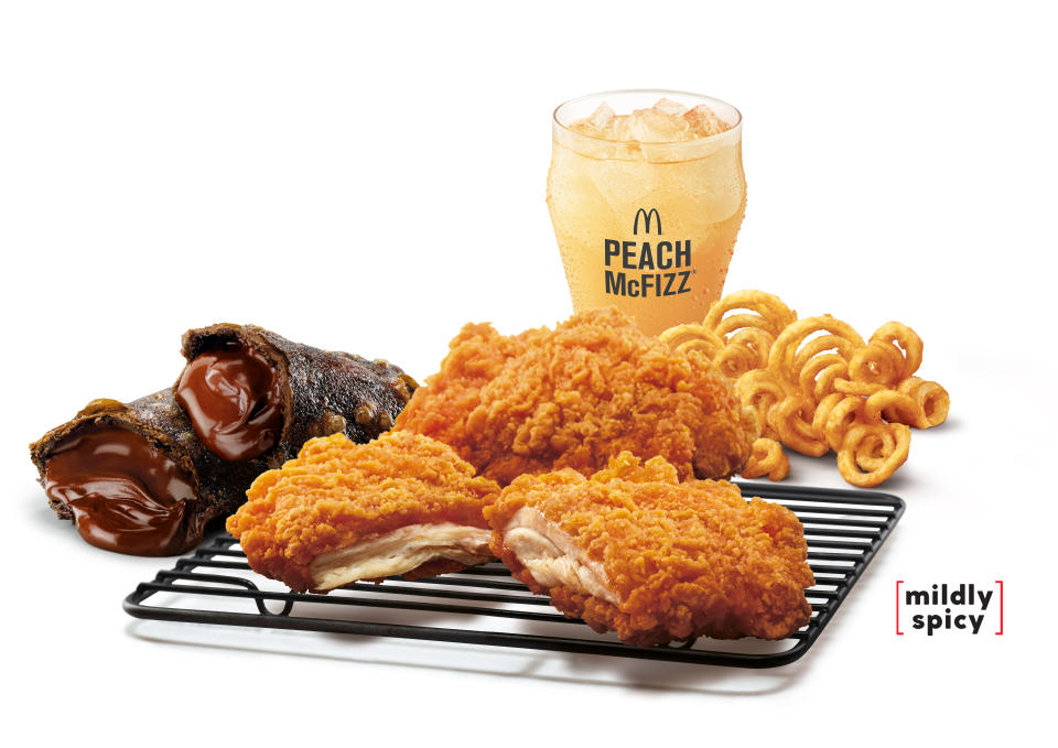 McDonald’s Crispy Chicken Feast, including the Chocolate Pie. (Photo: McDonald’s Singapore)