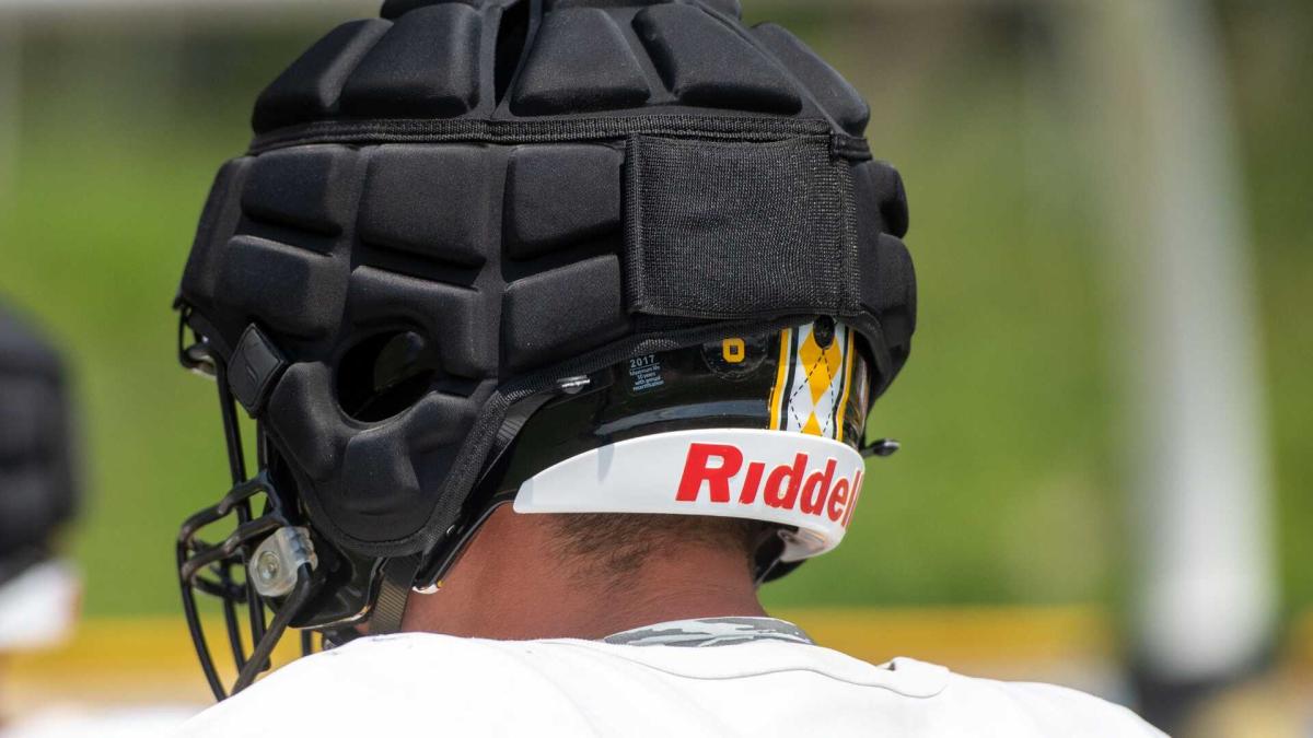 Patriots, rest of NFL wearing cushioned helmet caps at training camp, per  new mandate - CBS Boston