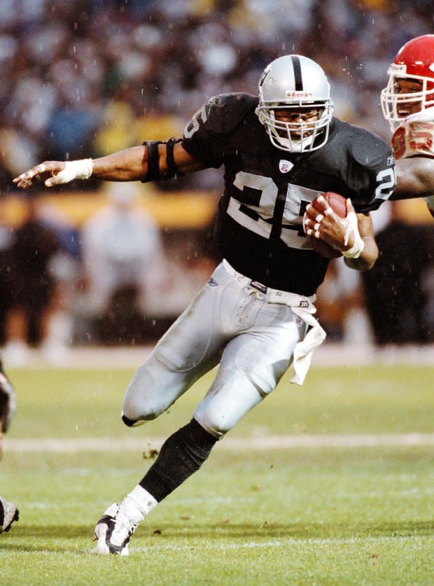 Marcus Allen  Oakland raiders football, Oakland raiders fans, Nfl football  players