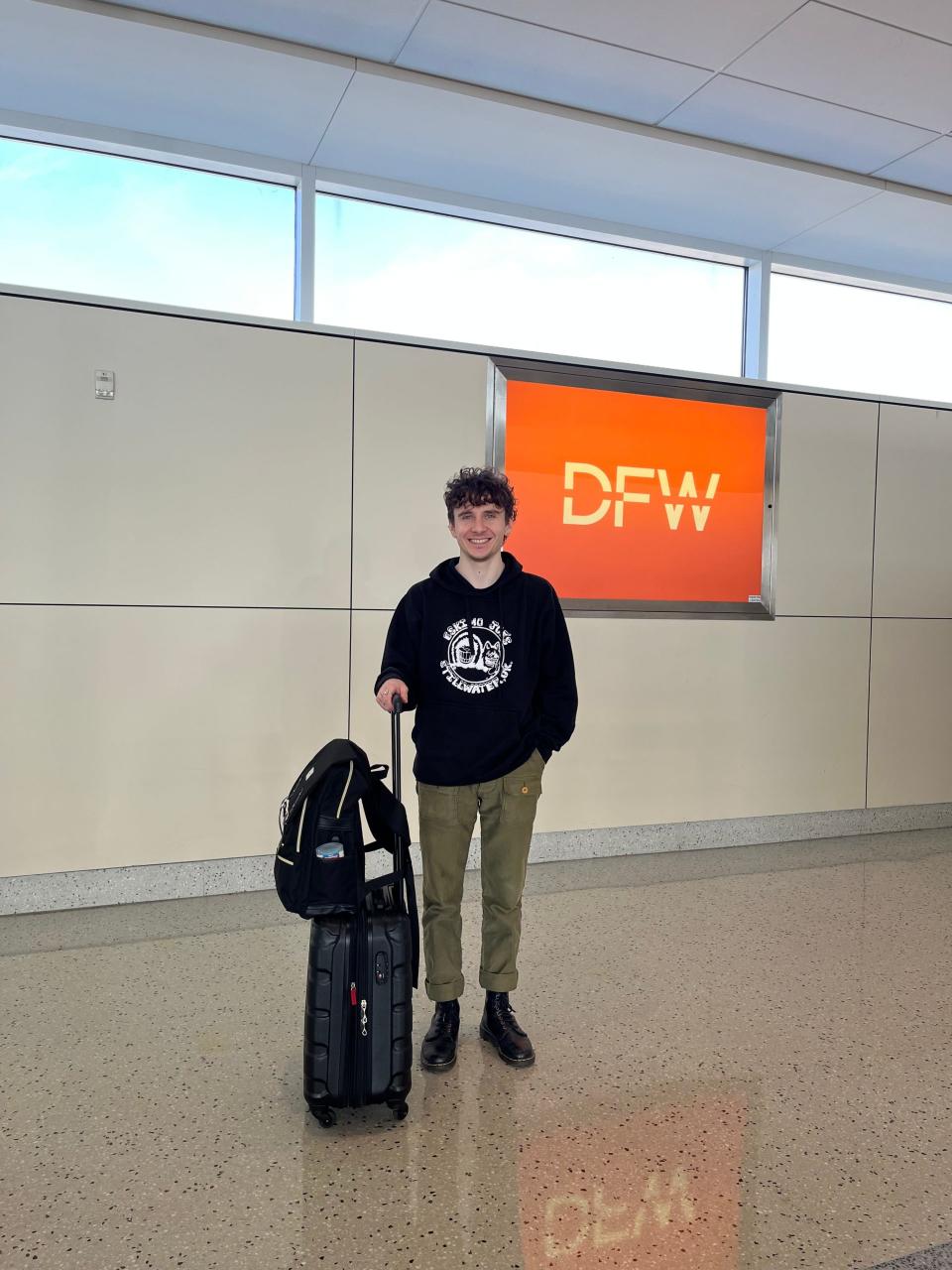 Raphael auf dem internationalen Flughafen Dallas Fort Worth während eines seiner Besuche in Texas. - Copyright: Courtesy of Ash Highberger