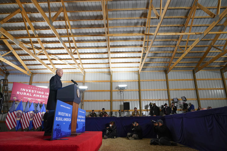El presidente Joe Biden habla en la empresa Dutch Creek Farms el miércoles 1 de noviembre de 2023, en Northfield, Minnesota. (AP Foto/Andrew Harnik)