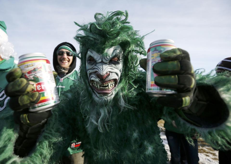 A Saskatchewan Roughriders fan arrives in costume for the CFL's 101st Grey Cup championship football game in Regina, Saskatchewan November 24, 2013. REUTERS/Mark Blinch (CANADA - Tags: SPORT FOOTBALL)