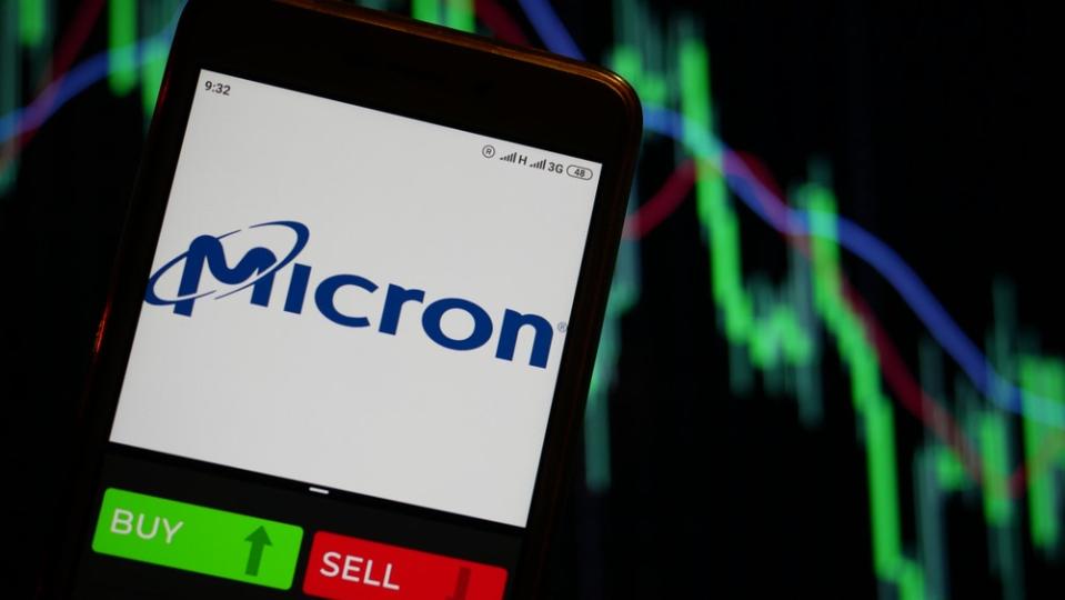 How To Earn $500 A Month From Micron Stock Ahead Of Q3 Earnings Report