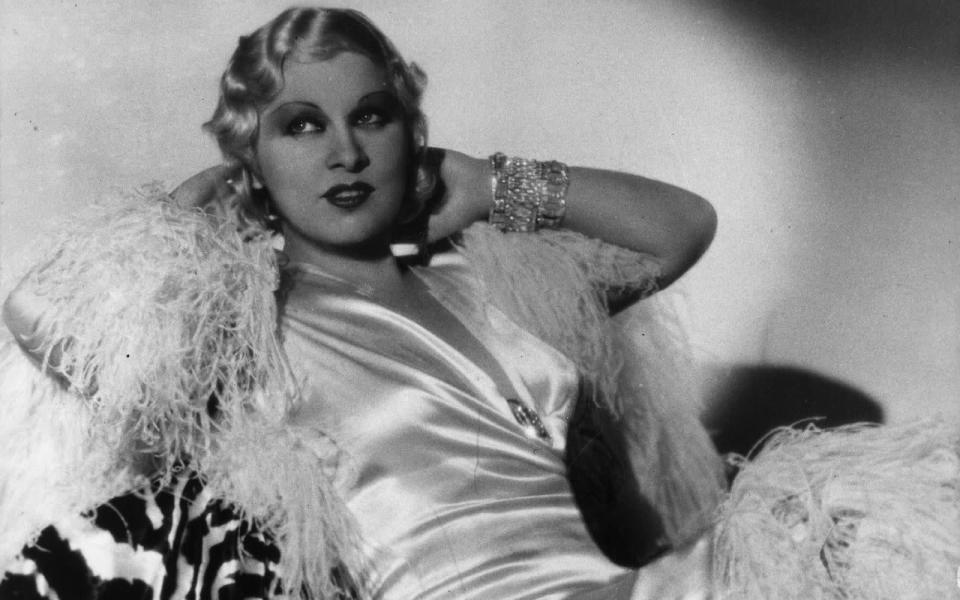 Mae West war dank Filmen wie "Sie tat ihm unrecht" und "Klondike Annie" einer der bestbezahlten Filmstars der 30er-Jahre, galt als Inbegriff der Femme fatale und machte mit ihren offenherzigen Kommentaren immer wieder Schlagzeilen. (Bild: Keystone/Getty Images)