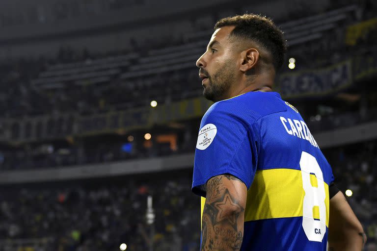 El futuro de Edwin Cardona en Boca es una de las decisiones que Riquelme deberá tomar luego de un amistoso con Barcelona en Arabia Saudita.