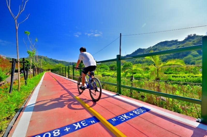 春遊中市最美自行車道　快意馳騁草湖溪畔山水間