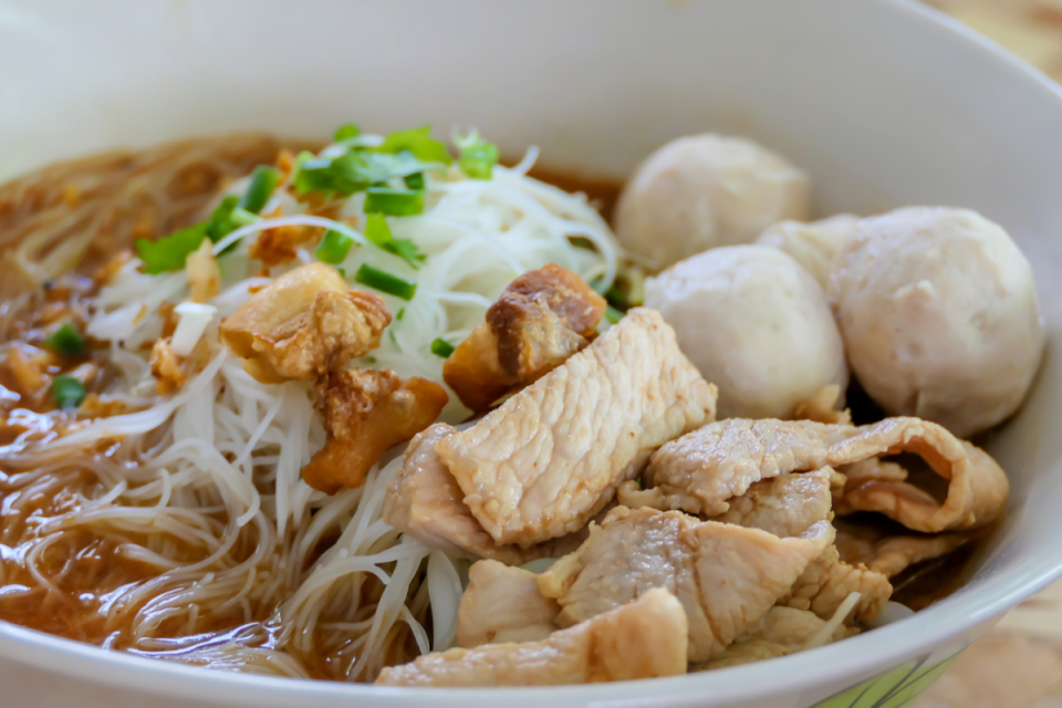 One of the dishes available at Mamu Penang Coffee Stall is the glass noodle in chicken soup (Photo: Mamu Penang Coffee Stall)