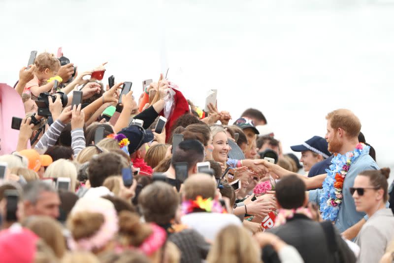 Thousands of fans gathered at Bondi Beach to meet Harry and Meghan. Photo: Getty