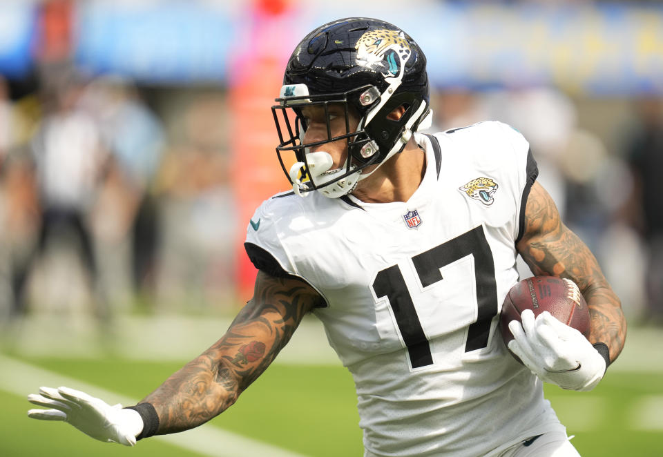 Tight end Evan Engram #17 of the Jacksonville Jaguars has fantasy potential in Week 6