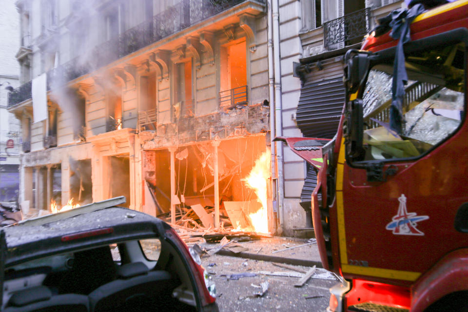 Une explosion ravage une boulangerie parisienne