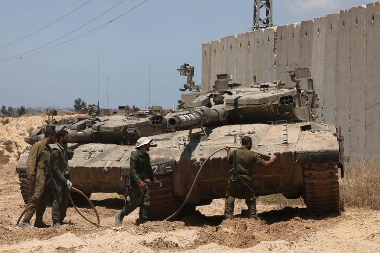 Soldados israelíes en la frontera con la Franja de Gaza. (Menahem KAHANA / AFP)