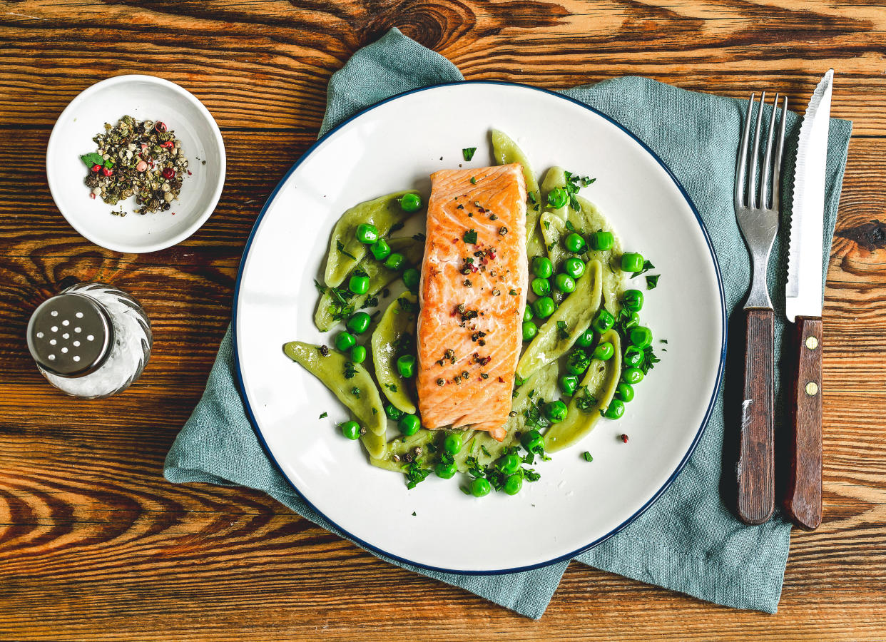 It's important to find the freshest salmon possible when preparing a salmon recipe. (Photo: Getty)