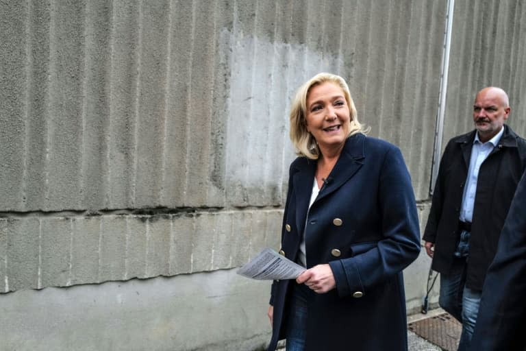 Marine Le Pen en visite à La Tour Du Pin le 21 septembre 2021 - OLIVIER CHASSIGNOLE © 2019 AFP