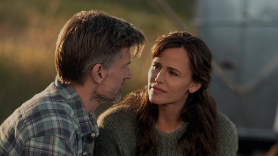 Nikolaj Coster-Waldau and Jennifer Garner in “The Last Thing He Told Me”