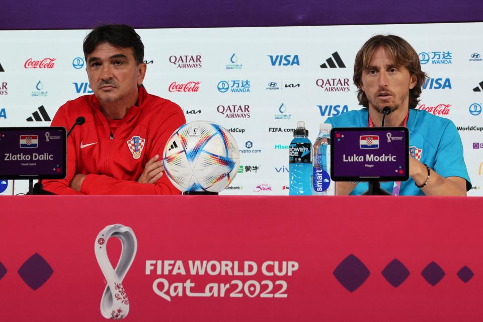 Kroatiens Trainer Zlatko Dalic (L) and Superstar Luka Modric  (Photo by JACK GUEZ / AFP) (Photo by JACK GUEZ/AFP via Getty Images)